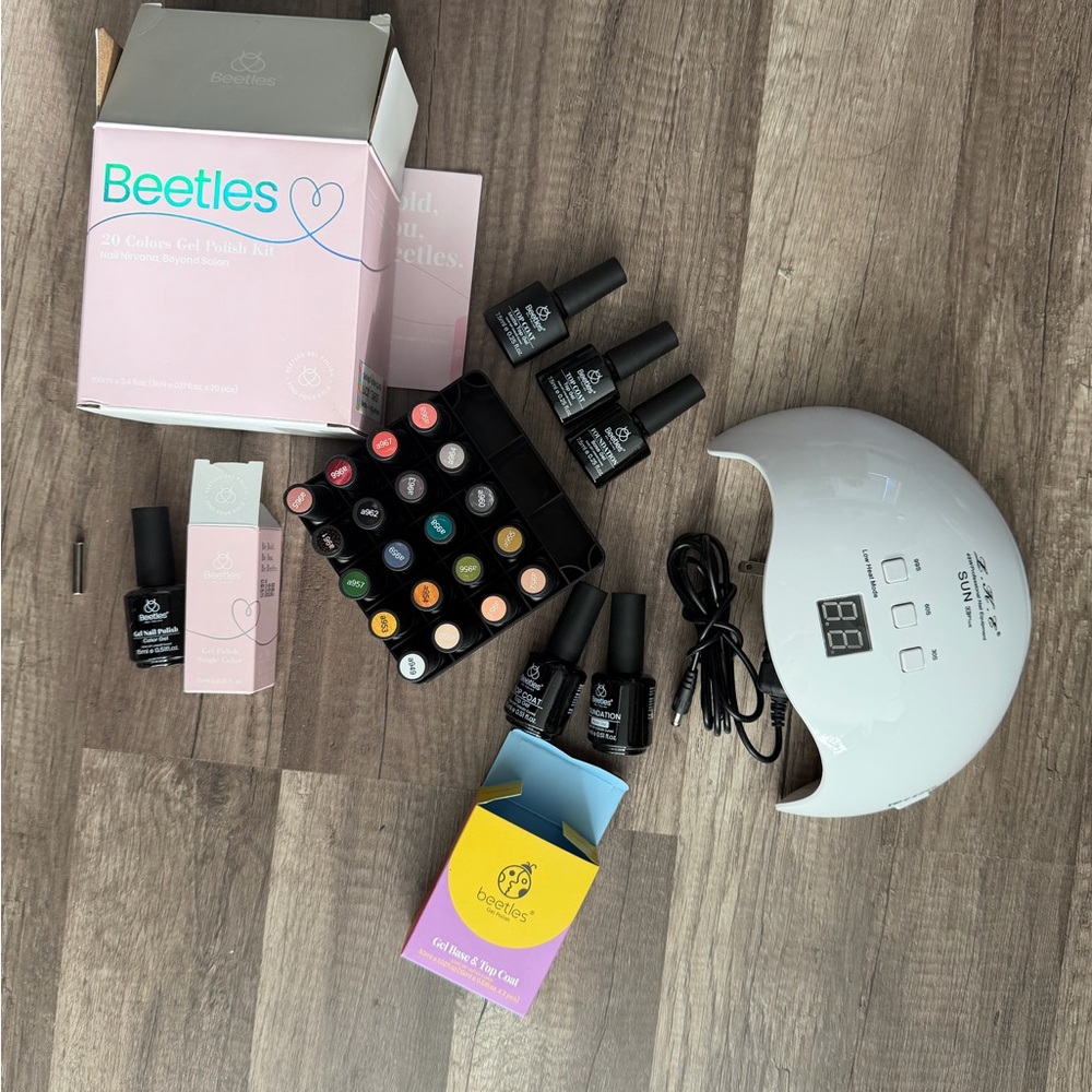 Beetles Gel Nail Polish Kit with UV Lamp